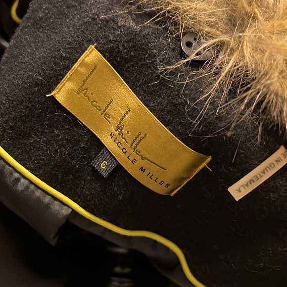 Nicole Miller Jacket with removal fur collar - Picture 6 of 7